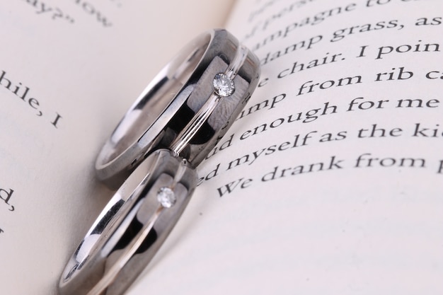 Photo couple ring on the book