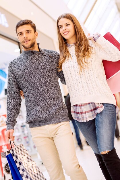 Photo couple in shopping