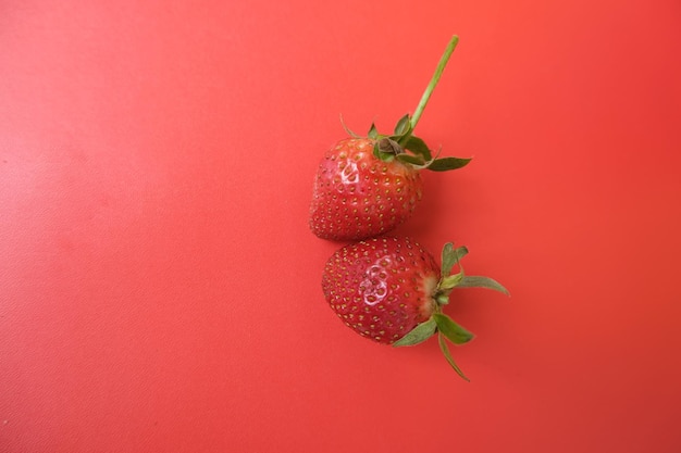 Photo couple of strawberry on the red table