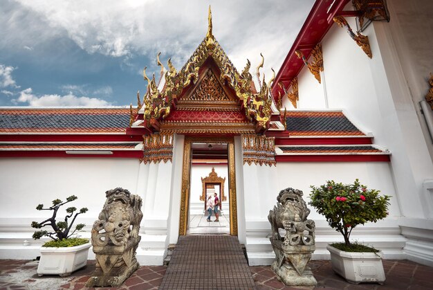 Couple of tourist in the Wat Pho