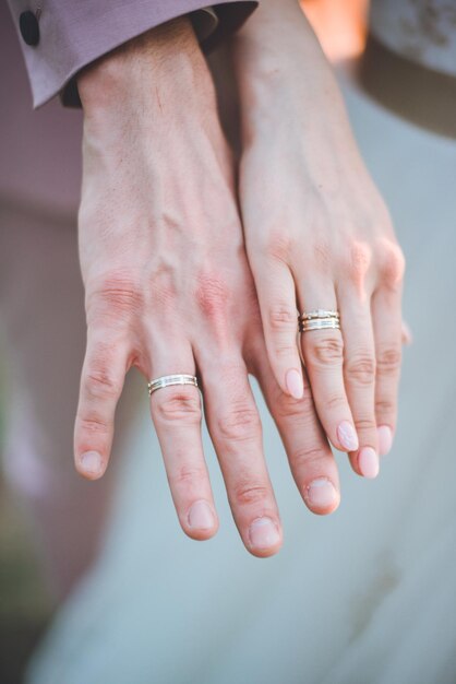 写真 カップルの結婚指輪