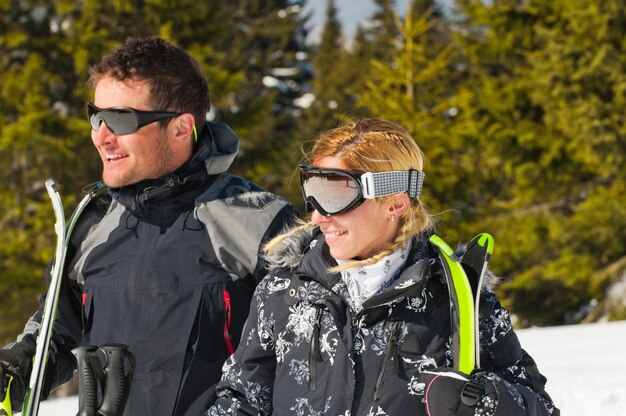 Photo couple with skis