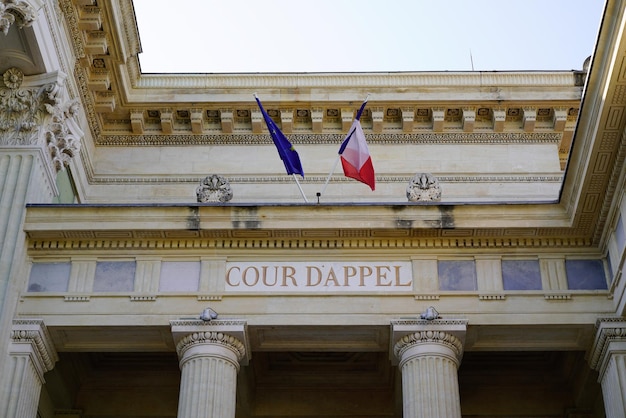 Cour d'appel teken tekst op oude muur interieurbouw betekent in het Franse hof van beroep rechtvaardigheid