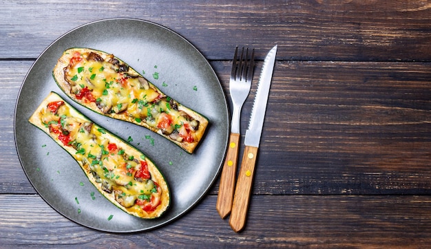 Courgette gevuld met champignons tomaten en kaas Gezond eten Vegetarisch eten Dieet