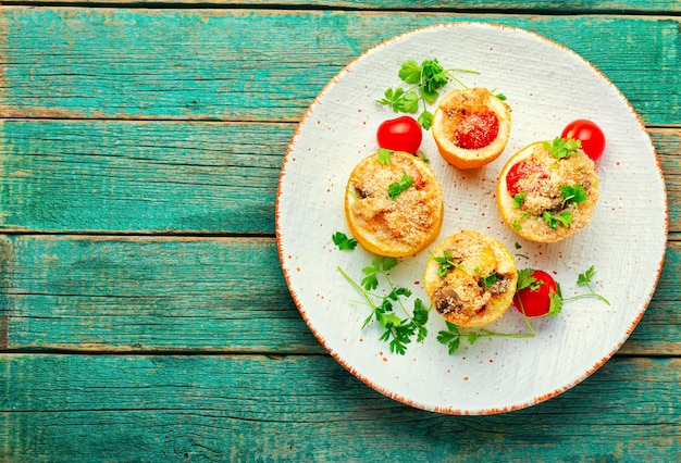 Courgette gevuld met quinoa en groenten vegetarisch eten gezond eten ruimte voor tekst