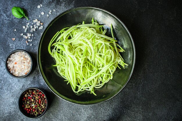 courgette spaghetti salade groentesnack