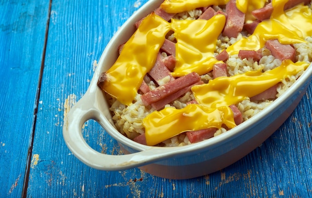 Courgette, spek en rijstschotel, mix tussen een romige soep en een ovenschotel.