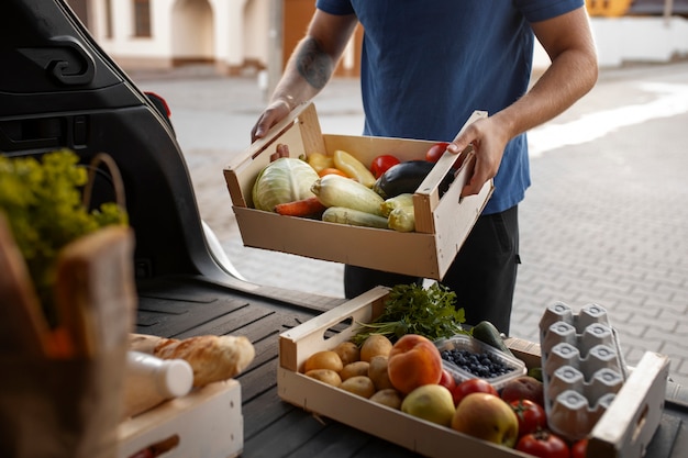 Photo courier delivering groceries home