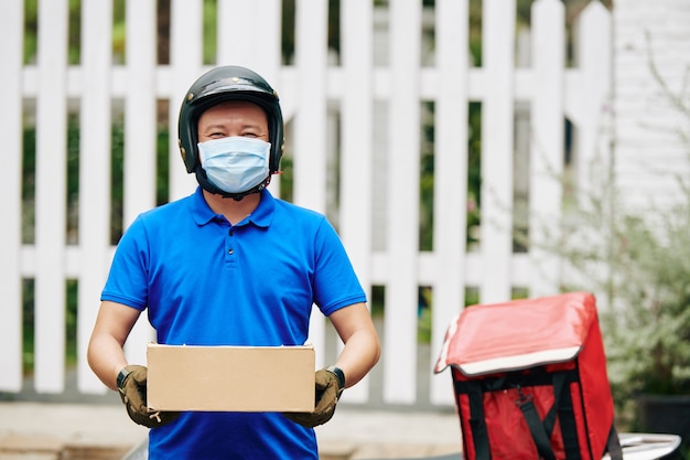 Courier delivering packages