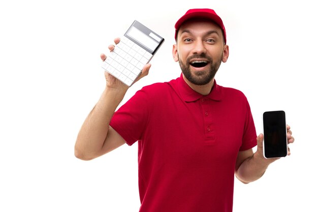 Photo courier in orange polo and cap shows smartphone screen