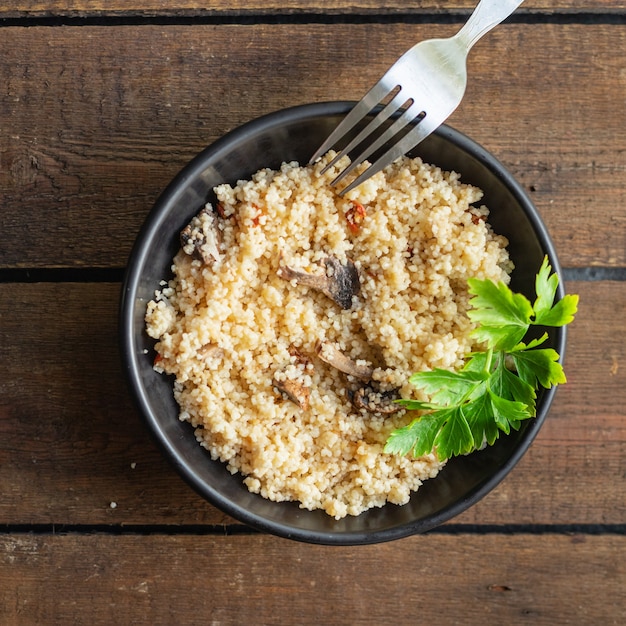 Cous cous secondo senza carne verdure spezie antipasto porzione fresca