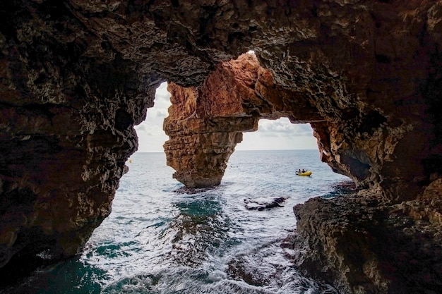 Foto cova dels arcs mediterrane kosten