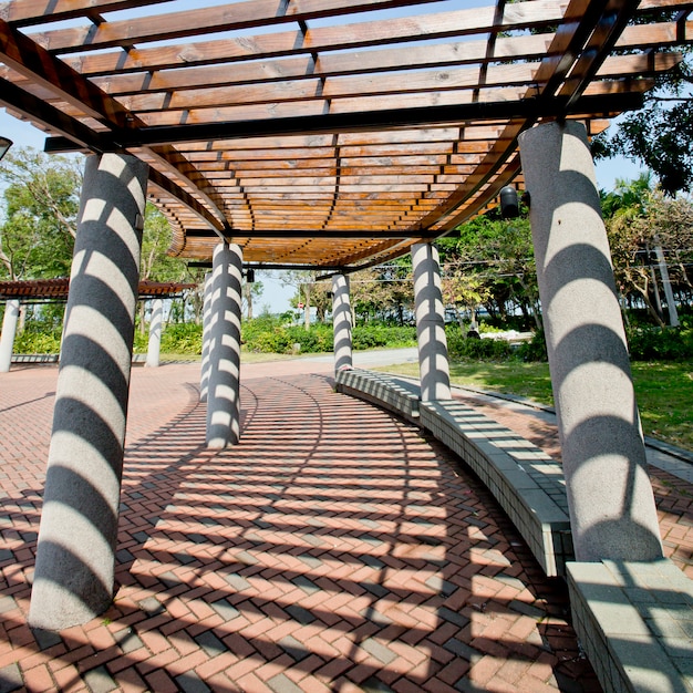 Photo covered walkway in the park on a sunny day