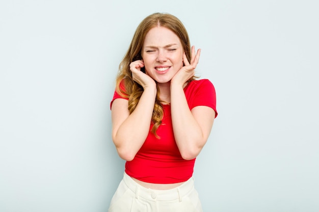 Photo covering ears with hands