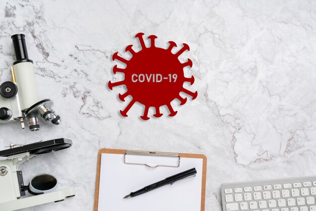 写真 医療機器の上面にあるcovid 19またはコロナウイルスアイコン