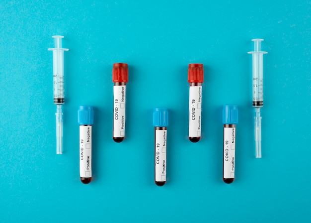 Vista dall'alto della disposizione dei test PCR Covid19