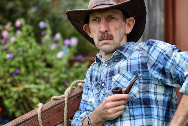 Photo cowboy man smoke pipe