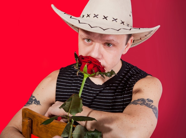 Cowboy verliefd op roos in de hand