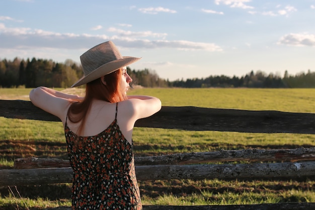 Photo cowgirl hat nature