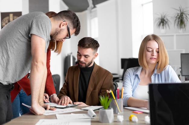 Photo coworkers having a meeting for a vacant job