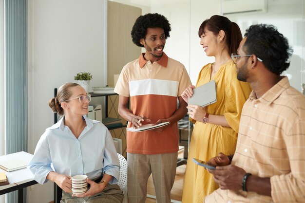 Photo coworkers having small talk