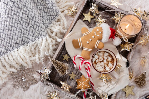 Уютная новогодняя композиция с чашкой и печеньем. Горячий шоколад с зефиром.