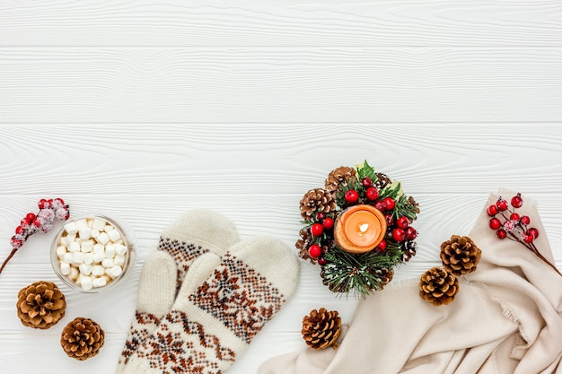 Фото Уютный рождественский вечер с какао плоский белый деревянный