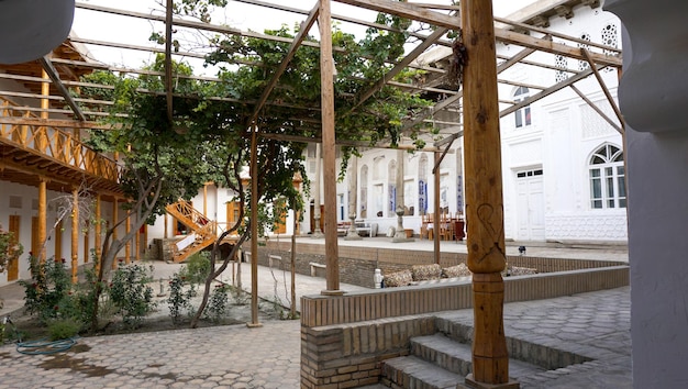 Photo cozy courtyard in a hotel in the city of bukhara