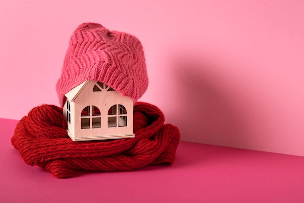 Foto concetto di casa accogliente con casa giocattolo in legno