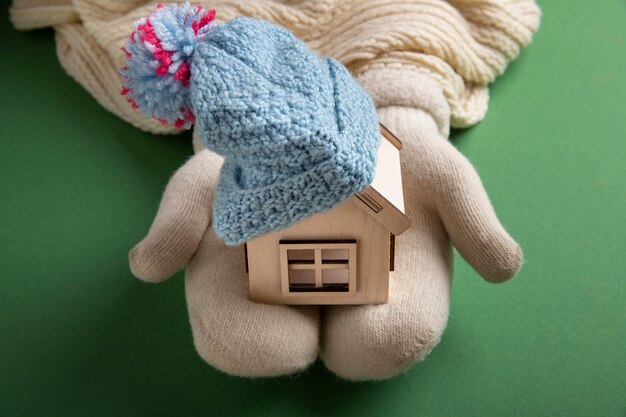 Foto concetto di casa accogliente con casa giocattolo in legno