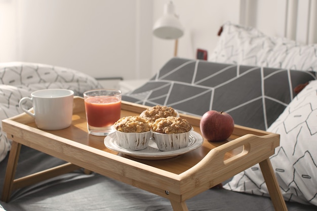 Photo cozy morning - breakfast in bed