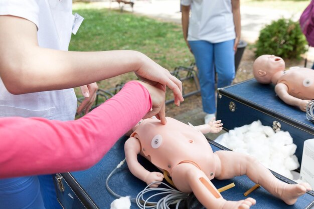 Photo cpr and first aid class for a baby