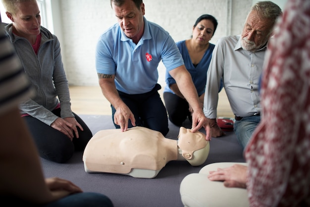 Concetto di addestramento al pronto soccorso cpr