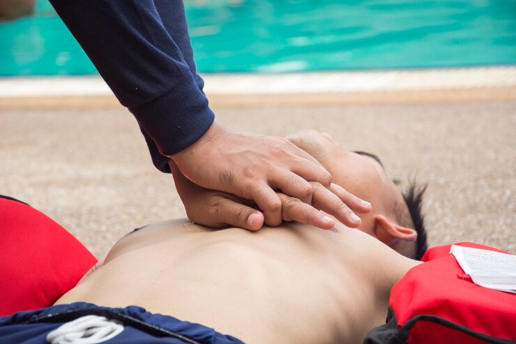 cpr slachtoffer verdrinkt bij het leren van het zwembad
