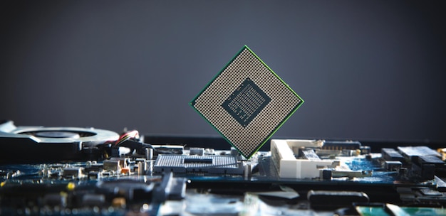 CPU-processor op het moederbord van de computer
