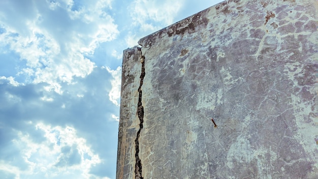 Cracked concrete wall at the outdoor that affected with earthquake and collapsed ground