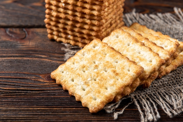 Cracker cookies with sesame