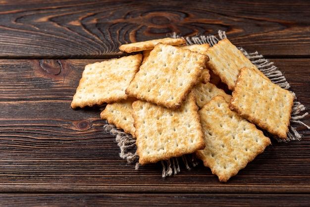 Cracker cookies with sesame