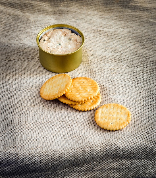 Cracker met tonijnspread