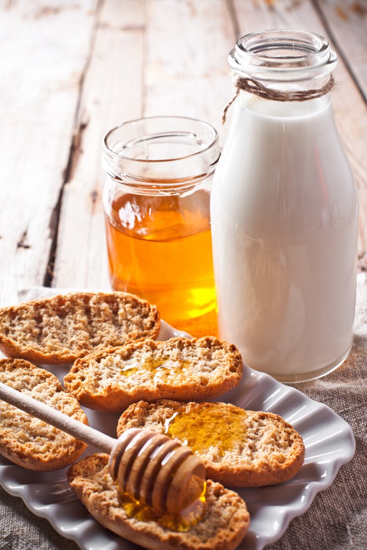 Photo crackers, milk and honey 