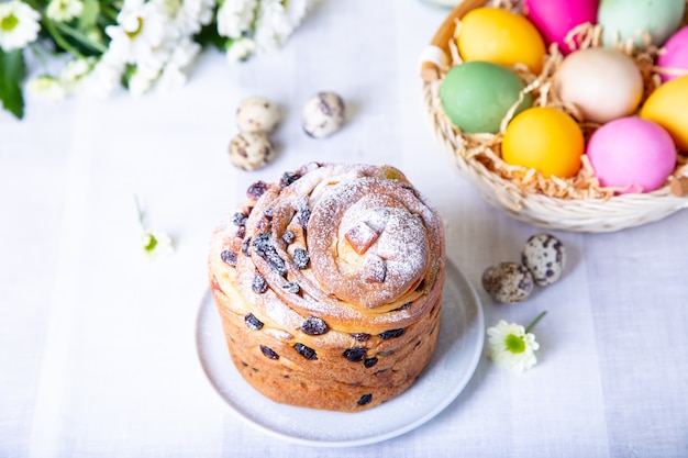 Craffin met rozijnen en gekonfijt fruit