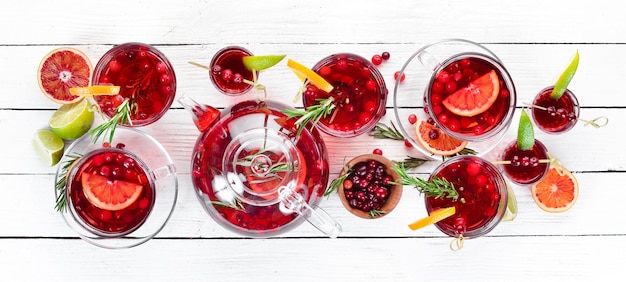 Photo cranberry juice and beverages cranberries limes rosemary on a white background top view free space for your text