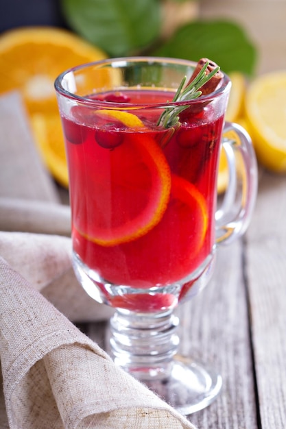 Cranberry-sinaasappelpunch met kaneel