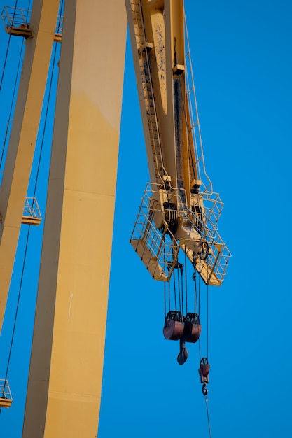 Foto gru dei cantieri navali