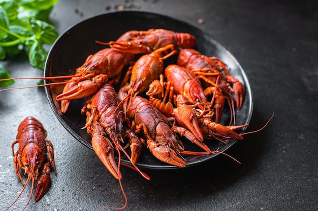 раки еда свежие морепродукты красные вареные ракообразные еда закуска на столе копировать пространство еда