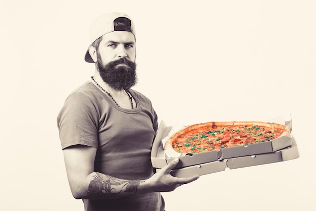 Foto uomo di consegna pazzo della pizza che tiene la scatola della pizza