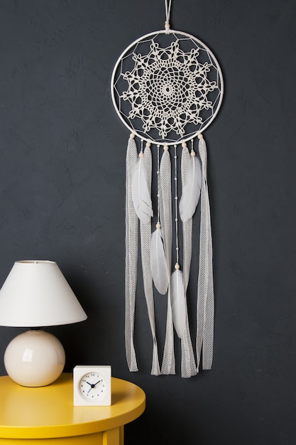 Кремовая вязаная салфетка Dream Catcher