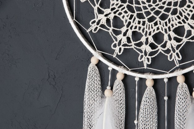 Кремовая вязаная салфетка Dream Catcher