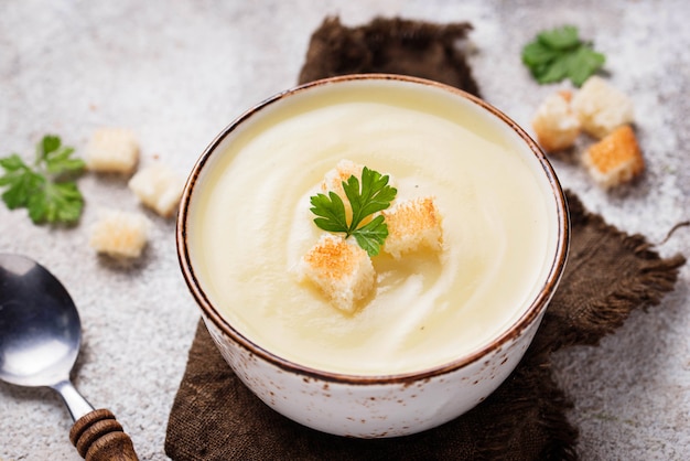 Cream soup with cauliflower and crouton