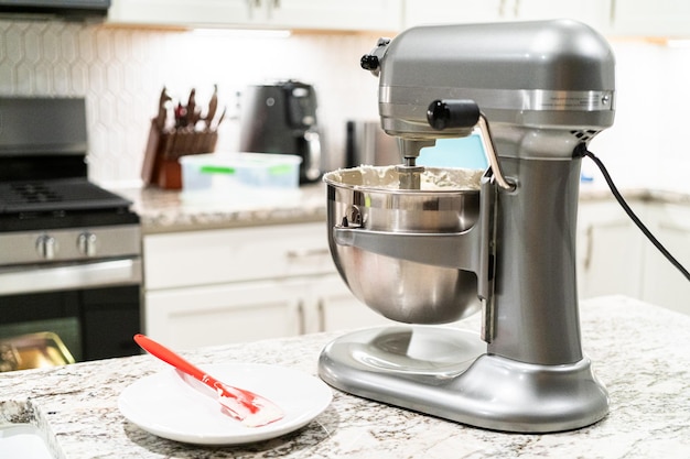 Creamy buttercream glaze geslagen in een mixer schaal